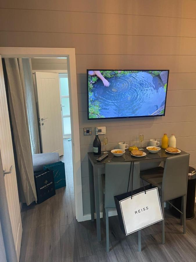 P78 - Pod With Hot Tub * Bethesda